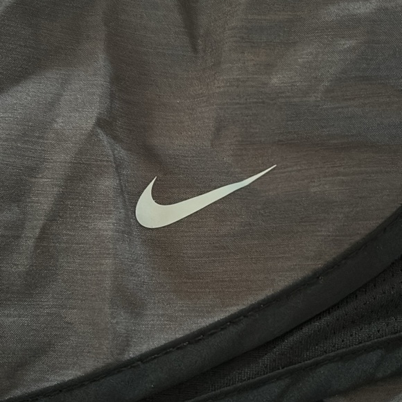 NIKE Women DriFit athletic shorts, size M, NWT - Picture 3 of 4